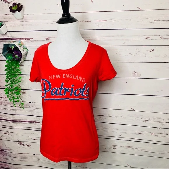 NFL New England Patriots Red & Blue T-Shirt Women’s Size Medium - Picture 3 of 8